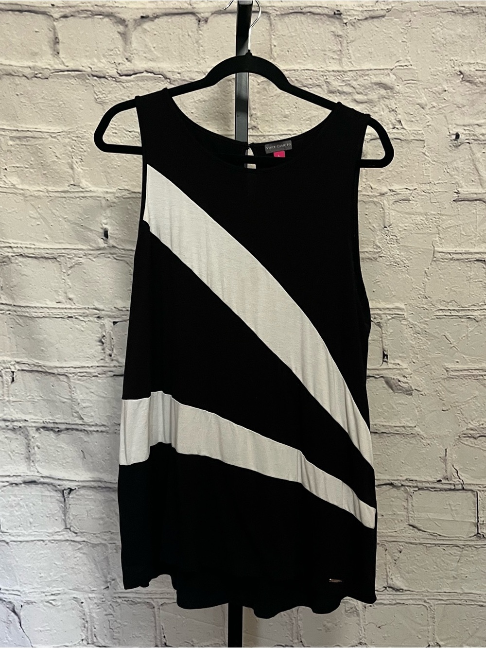 Vince Camuto Sleeveless Black & White Diagonal Stripe Top